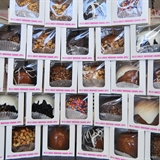 A variety of caramel apples.